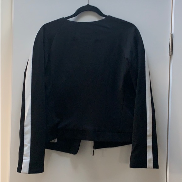 Jayee Blazer - Picture 4 of 5